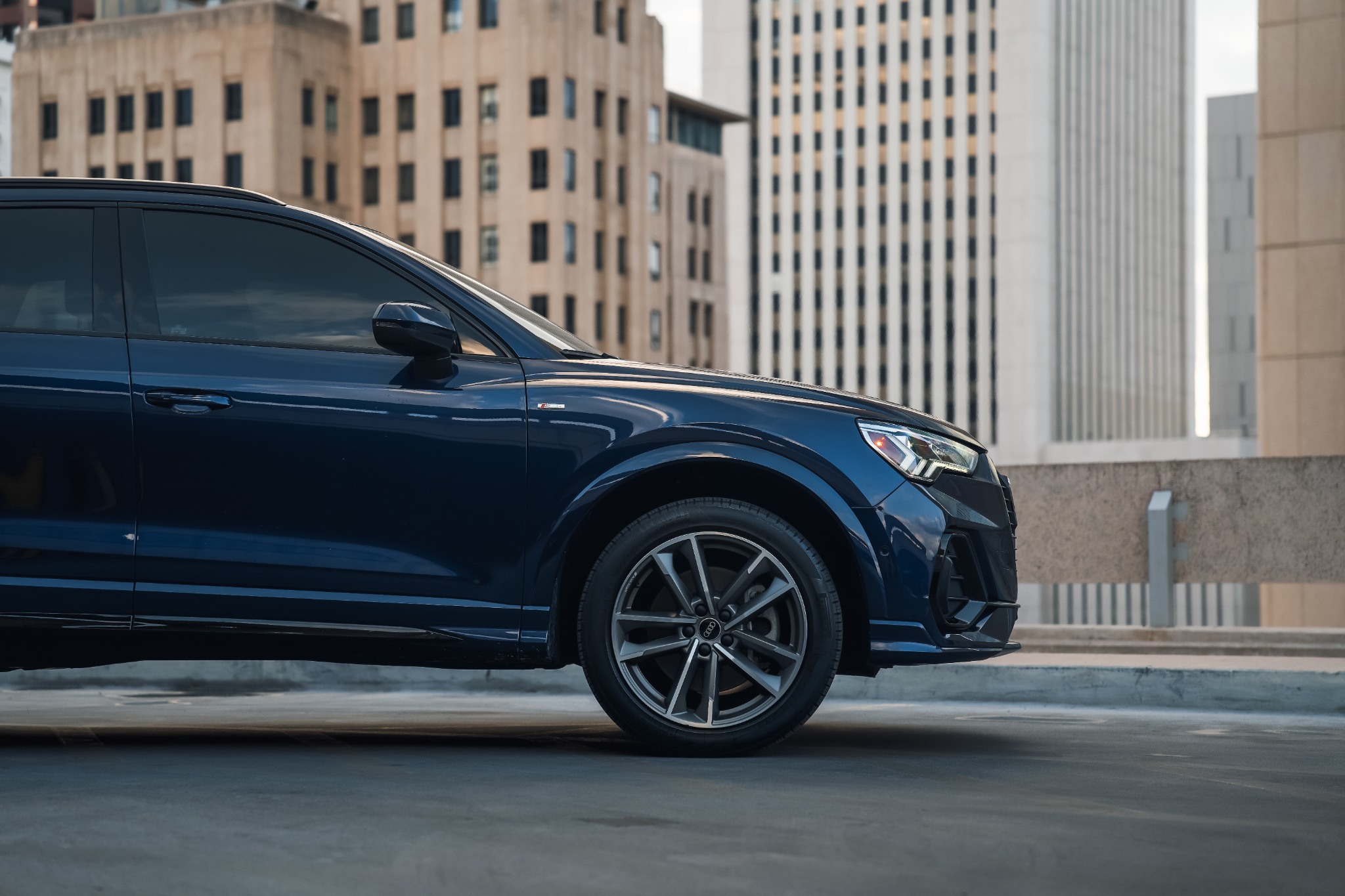 Audi Q3 gallery image 2