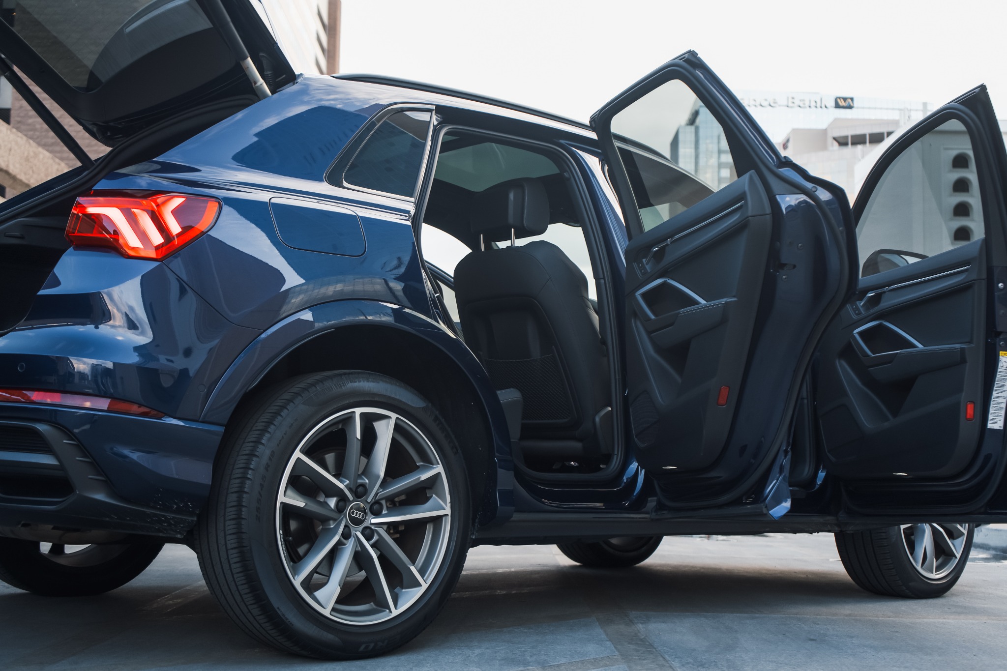Audi Q3 gallery image 3