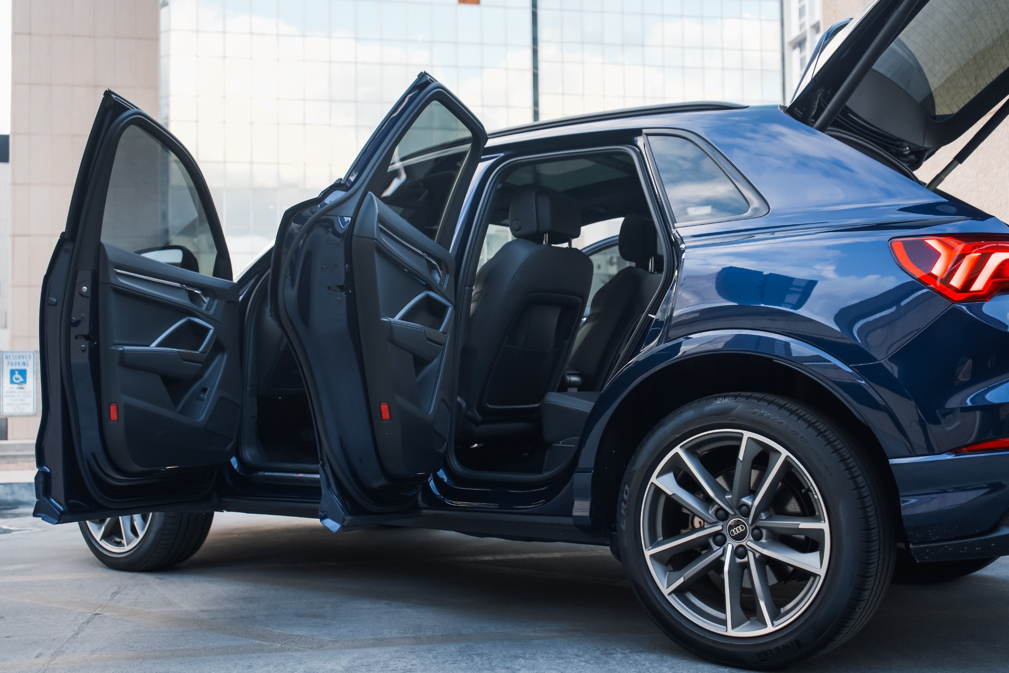 Audi Q3 gallery image 5
