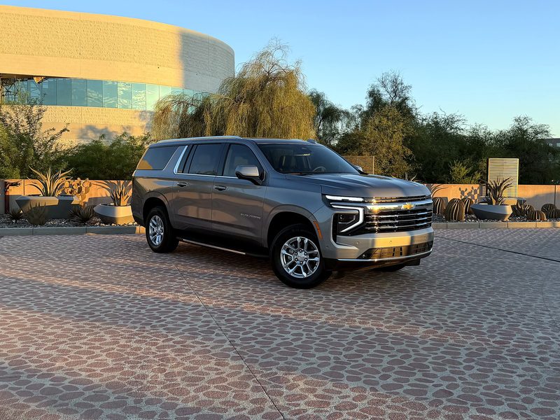 2026 Chevrolet Suburban photo 1