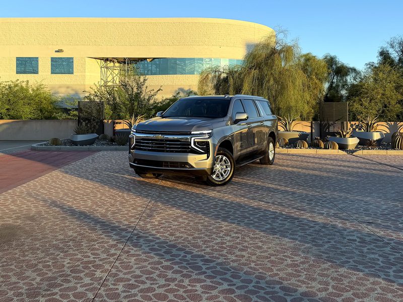 2026 Chevrolet Suburban photo 3