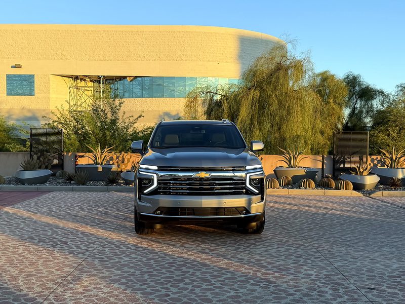 2026 Chevrolet Suburban photo 4